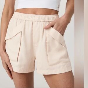Vuori Trestles Twill Shorts in Sand Dollar, XS, Like New